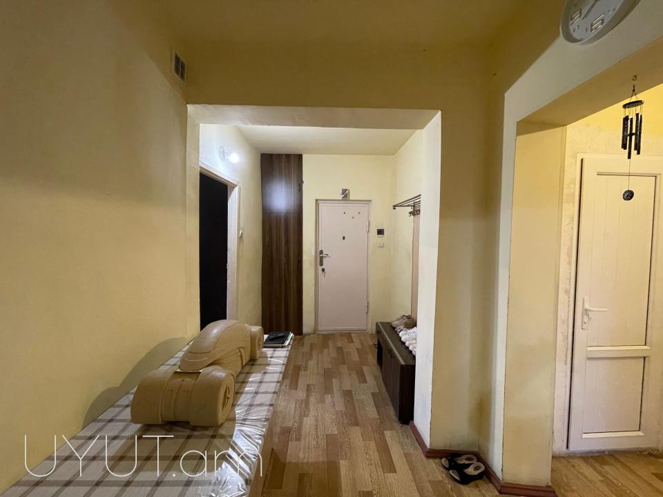 Վաճառվում է 4 սենյականոց բնակարան Զեյթունում Ռուբինյանց փողոցում 