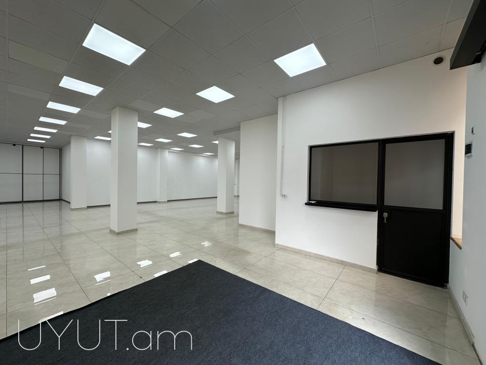 Վարձով է տրվում ընդարձակ առևտրային տարածք