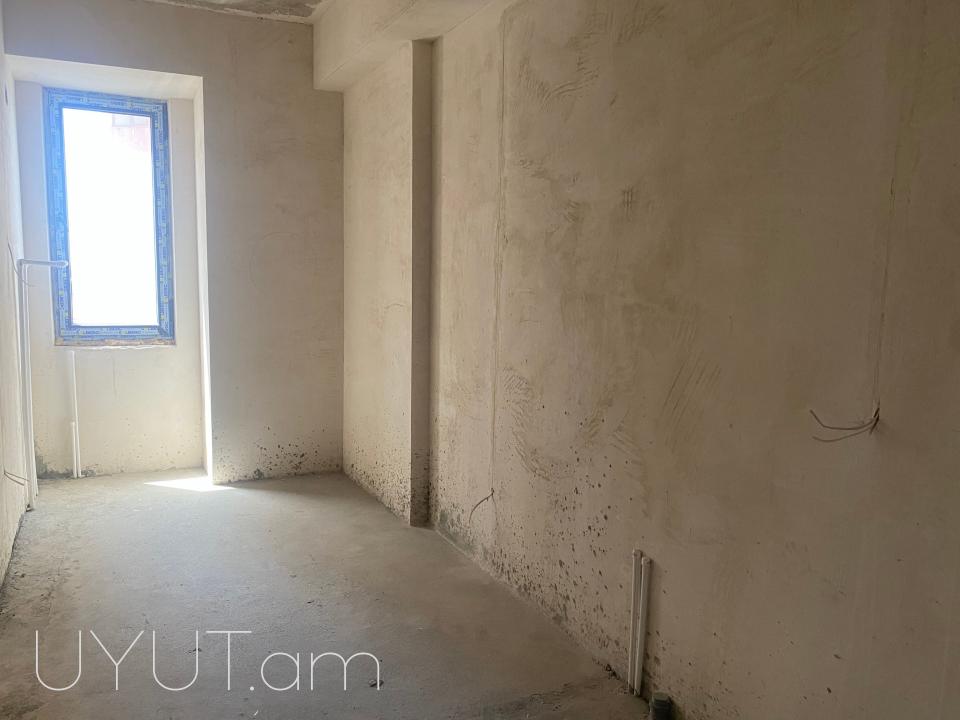 Վաճառվում է ընդարձակ և լուսավոր 4 սենյականոց բնակարան նորակառույց շենքում