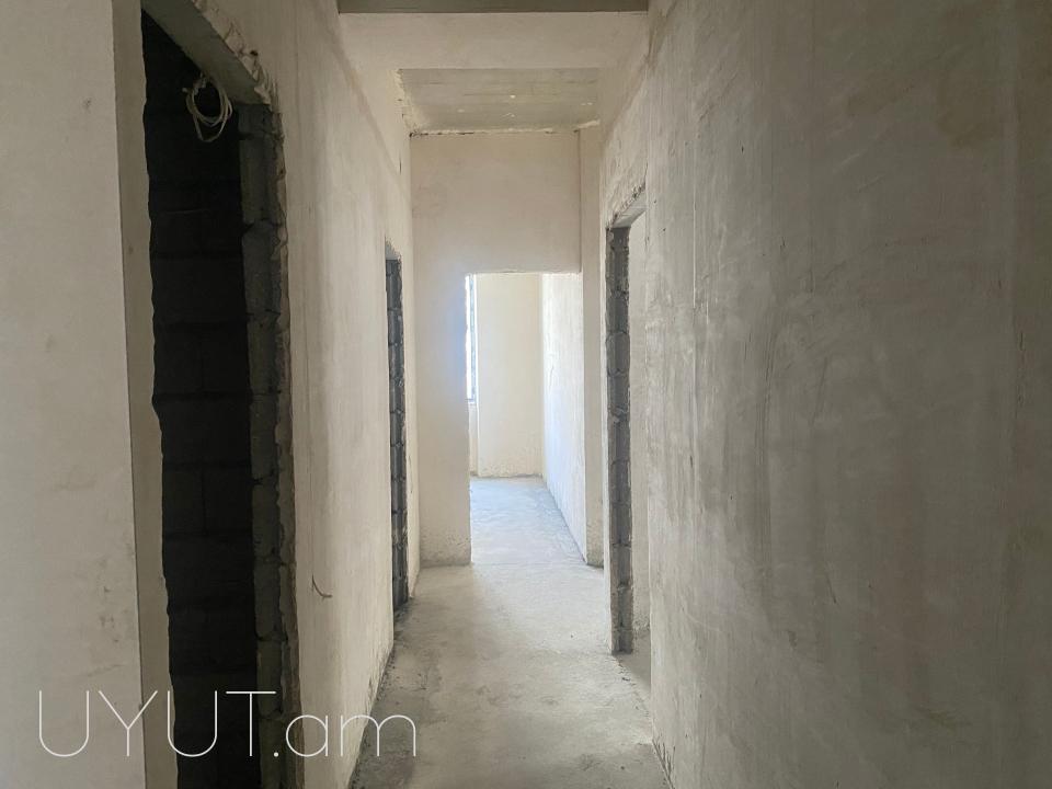 Վաճառվում է ընդարձակ և լուսավոր 4 սենյականոց բնակարան նորակառույց շենքում