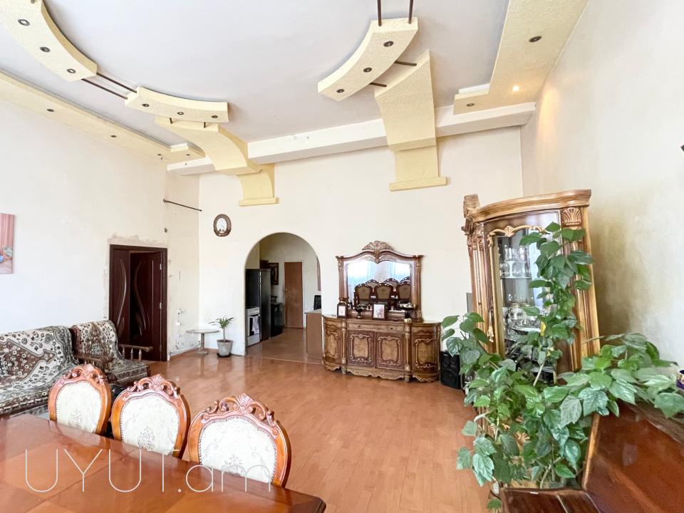 Վաճառվում է 4 սենյականոց բնակարան Դավթաշենում Տիգրան Պետրոսյան փողոցում