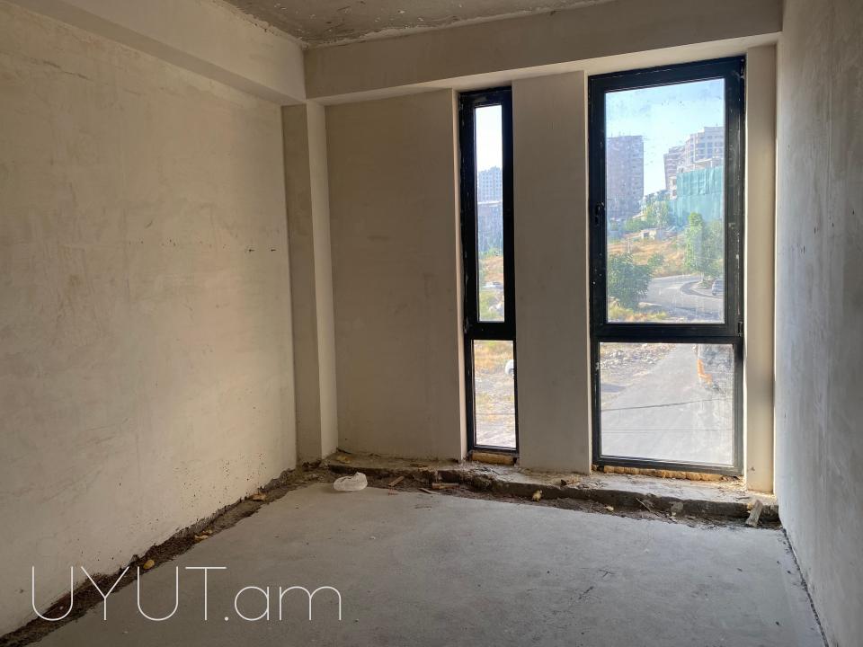 Վաճառվում է 4 սենյականոց ընդարձակ Անտառային փողոցում