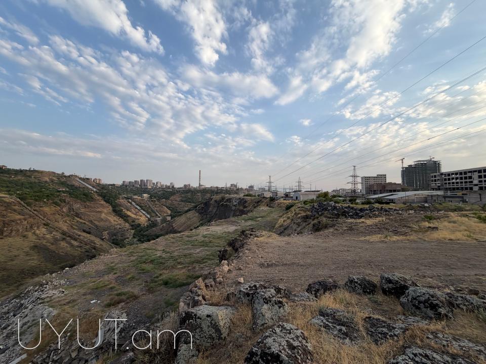 Վաճառվում է հողատարածք, գտնվում է Զովունիի սկզբնամասում