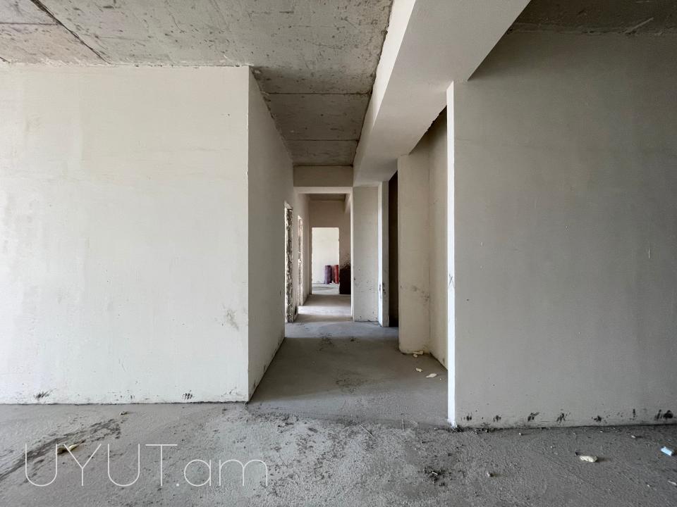 Վաճառվում է 4 սենյականոց  բնակարան Դավթաշենում Տիգրան Պետրոսյան փողոցում, նորակառույց շենքում