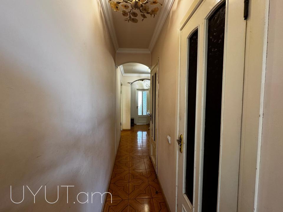 Զեյթունում Կարապետ Ուլնեցու փողոց 2-րդ փակուղիում վաճառվում է 3 սենյականոց բնակարան