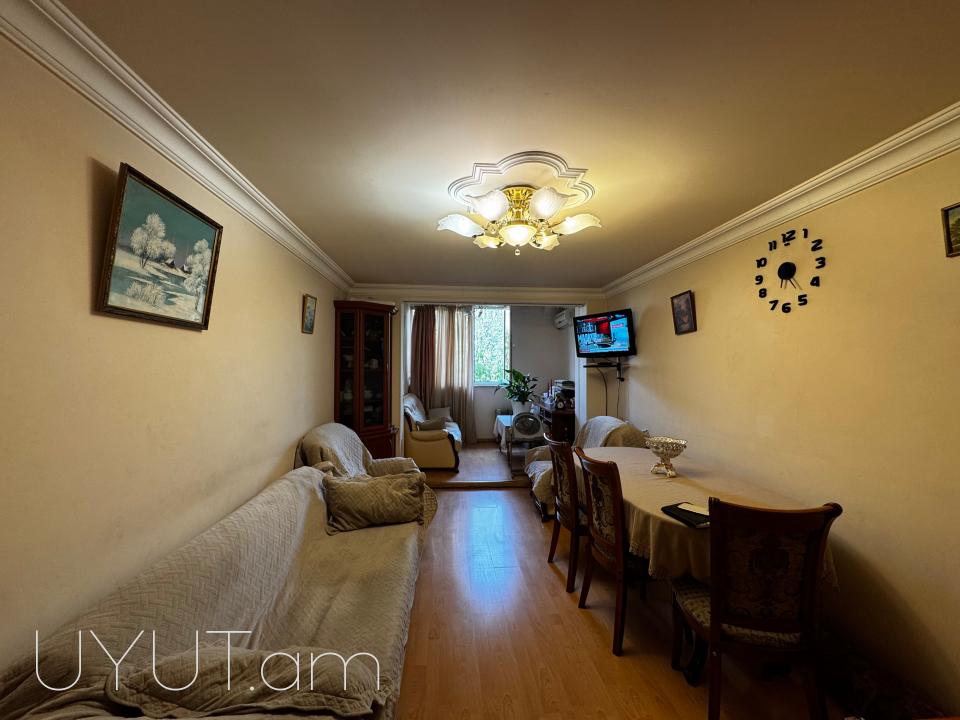 Զեյթունում Կարապետ Ուլնեցու փողոց 2-րդ փակուղիում վաճառվում է 3 սենյականոց բնակարան