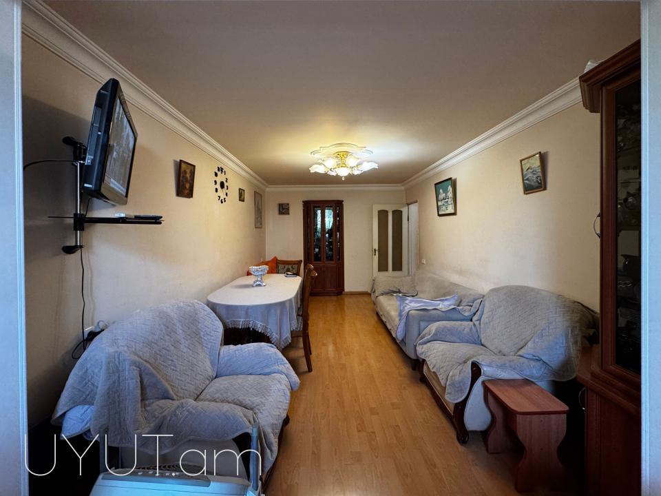 Զեյթունում Կարապետ Ուլնեցու փողոց 2-րդ փակուղիում վաճառվում է 3 սենյականոց բնակարան