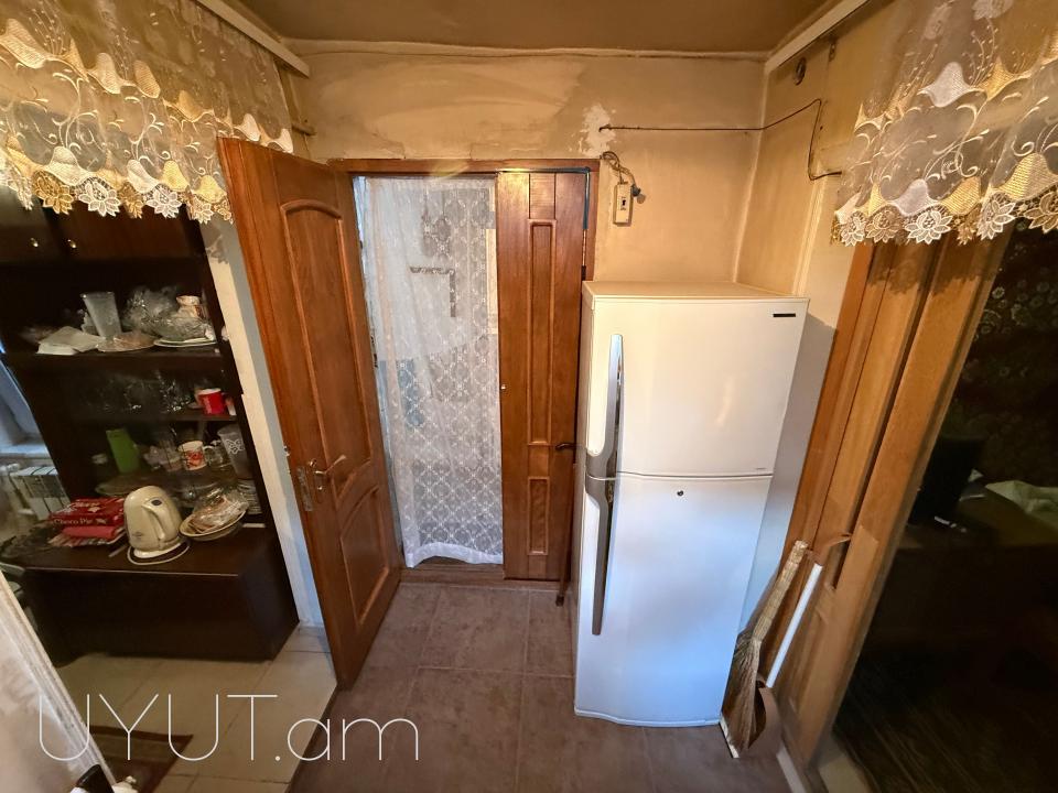 Վաճառվում է 3 սենյականոց քարե  սեփական տուն Էրեբունիում  Խորենացի փողոցում