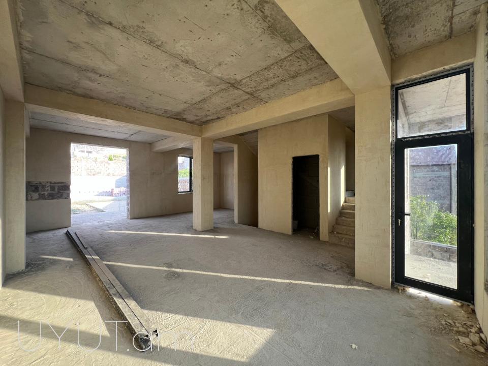 Վաճառվում է 6 սենյականոց առանձնատուն Ավանում` Դուրյան թաղամասում
