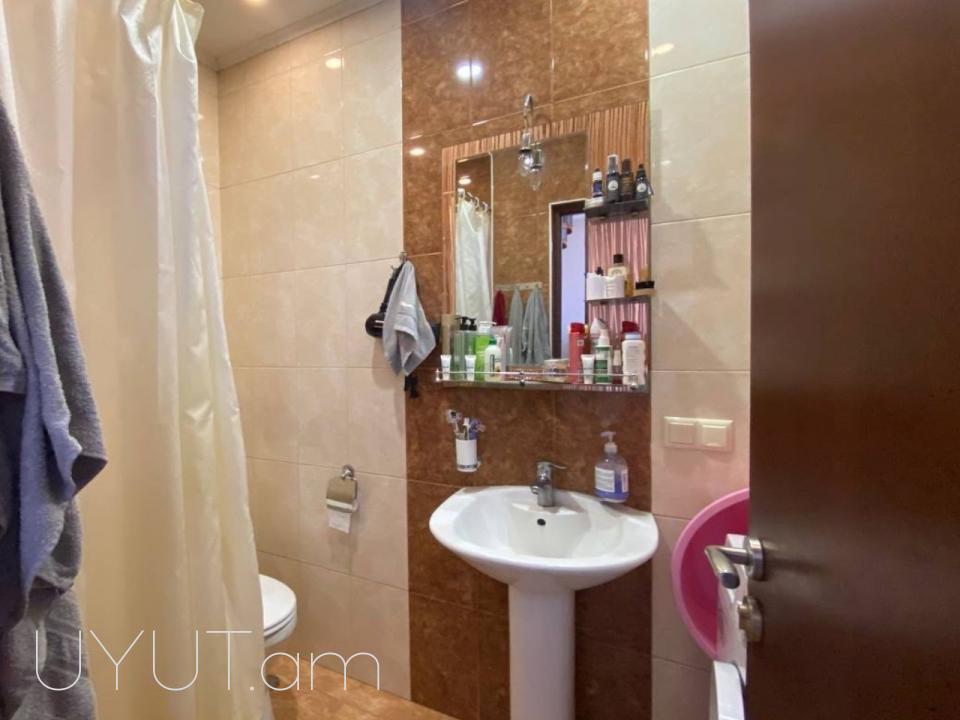 Մամիկոնյանց փողոցում ՝ նորակառույց շենքում, վաճառվում է  2 սենյականոց բնակարան