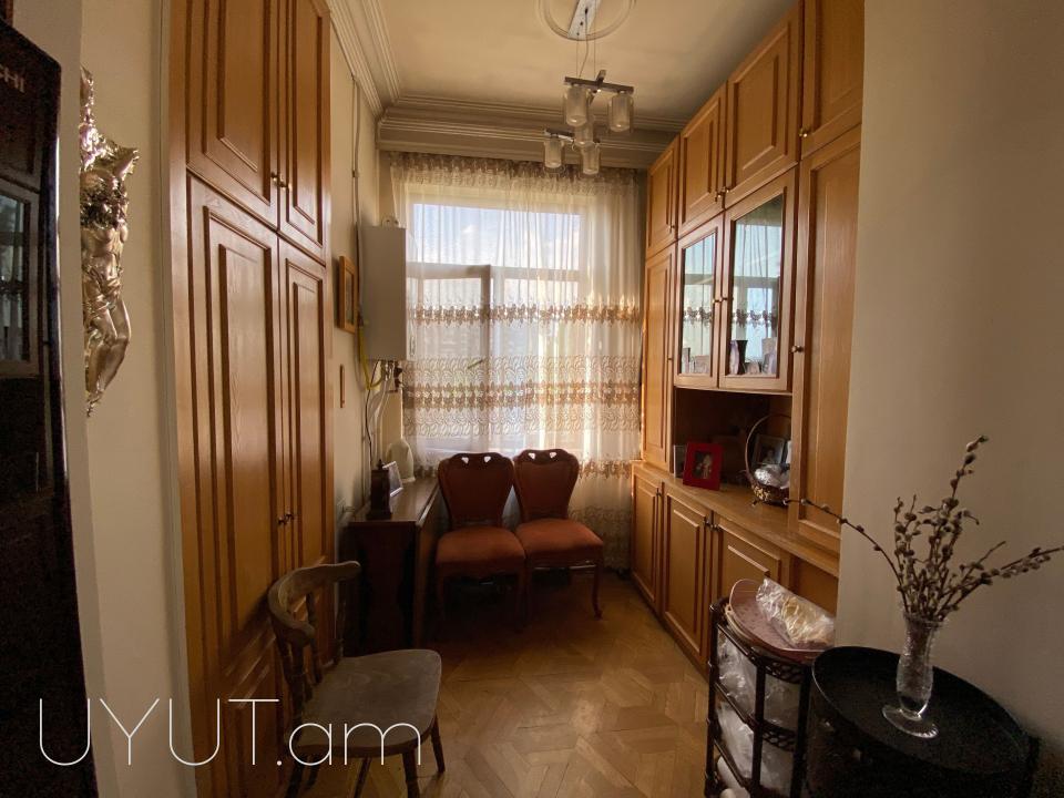 Մերգելյան այգու հարևանությամբ վաճառվում է 3 սենյականոց ընդարձակ և լուսավոր բնակարան