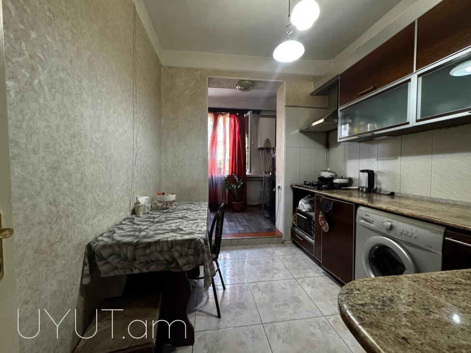 Վաճառվում է 2 սենյականոց բնակարան, քարե շենքում , Օհանով փողոցում