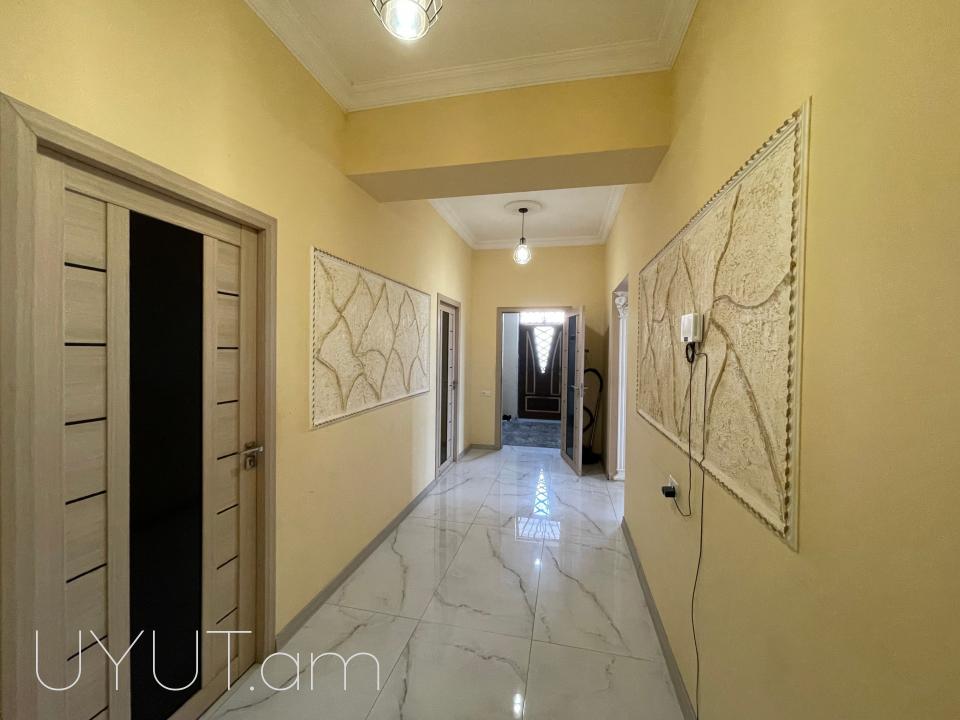 Վաճառվում է երկհարկանի քարե առանձնատուն Զովունիում