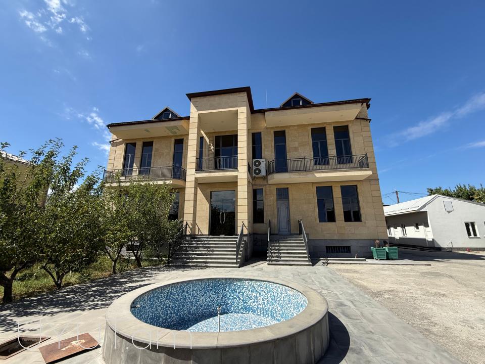 Վարձով է տրվում կոմերցիոն գույք՝ Ազատամարտիկների պողոտայում։