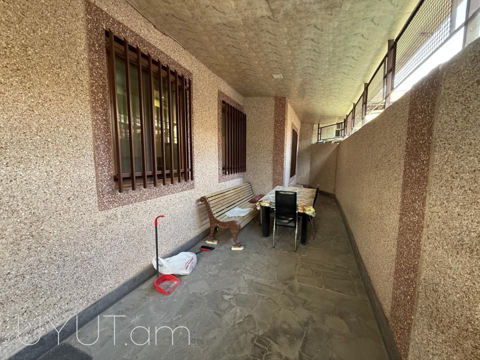 Վաճառվում է 3 սենյականոց սեփական տուն Էրեբունիում` Գյուրզադյաններ փողոցում