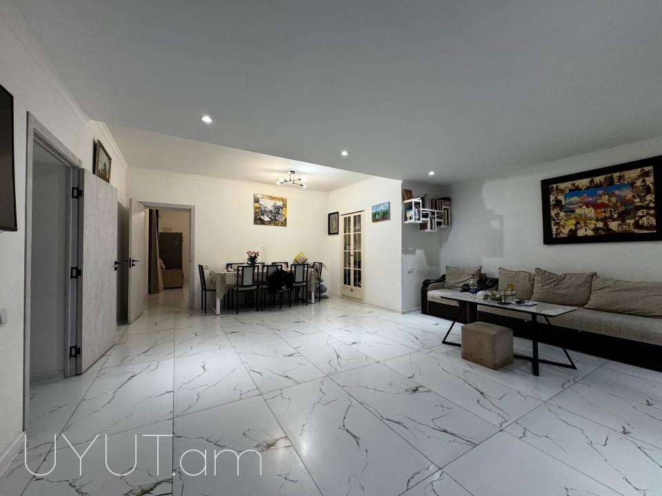 Վաճառվում է 6 սենյականոց, երկհարկանի, նորակառույց տուն Շահումյան փողոցում 