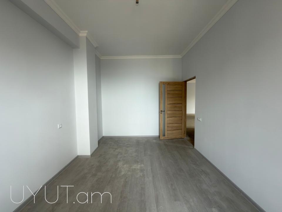 Նորակառույց շենքում, Մոնթե Մելքոնյան փողոցում,  վաճառվում է 4 սենյականոց ընդարձակ  բնակարան 