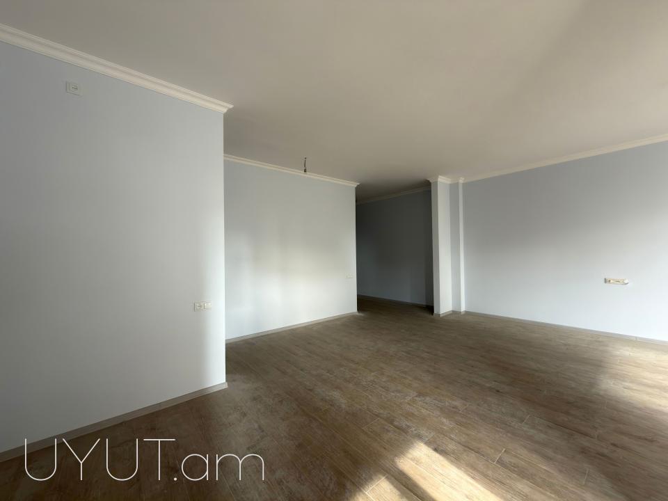 Նորակառույց շենքում, Մոնթե Մելքոնյան փողոցում,  վաճառվում է 4 սենյականոց ընդարձակ  բնակարան 