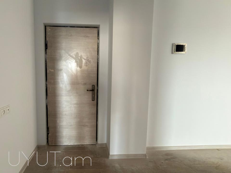 Նորակառույց շենքում, Մոնթե Մելքոնյան փողոցում,  վաճառվում է 4 սենյականոց ընդարձակ  բնակարան 
