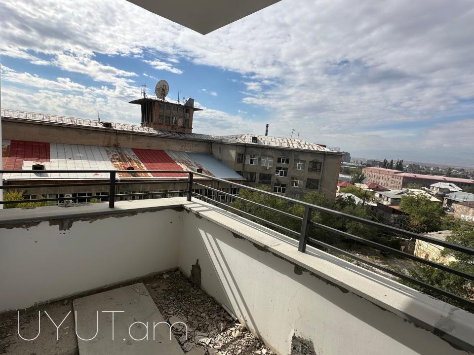 Վաճառվում է 3 սենյականոց բնակարան Զեյթունում` Պարույր Սևակ փողոցում, նորակառույց  շենքում