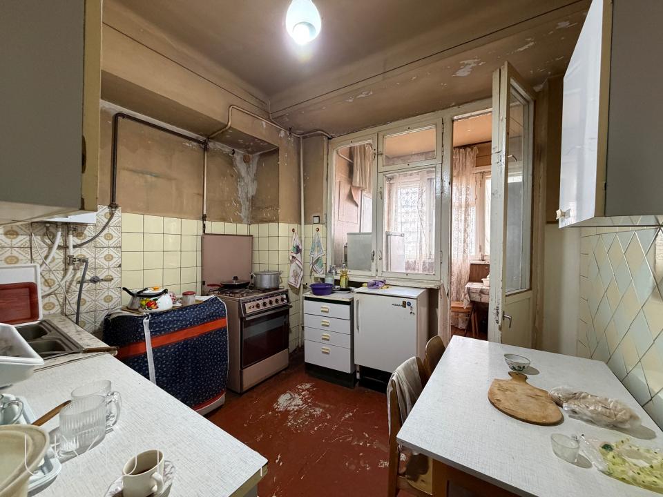 Շիրազի փողոցում, Զովք սուպերմարկետի հարևանությամբ շտապ վաճառվում է ներդրումային գույք