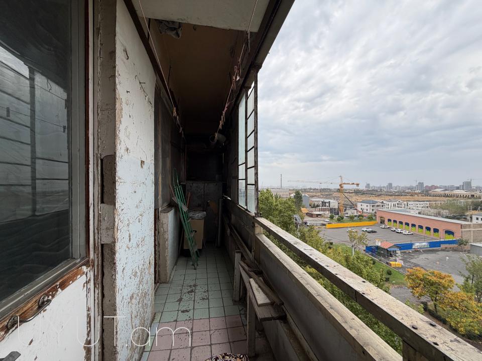 Շիրազի փողոցում, Զովք սուպերմարկետի հարևանությամբ շտապ վաճառվում է ներդրումային գույք