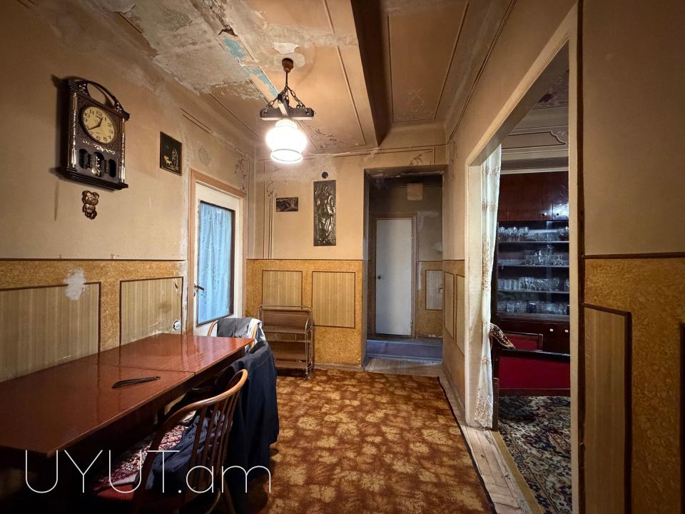 Շիրազի փողոցում, Զովք սուպերմարկետի հարևանությամբ շտապ վաճառվում է ներդրումային գույք