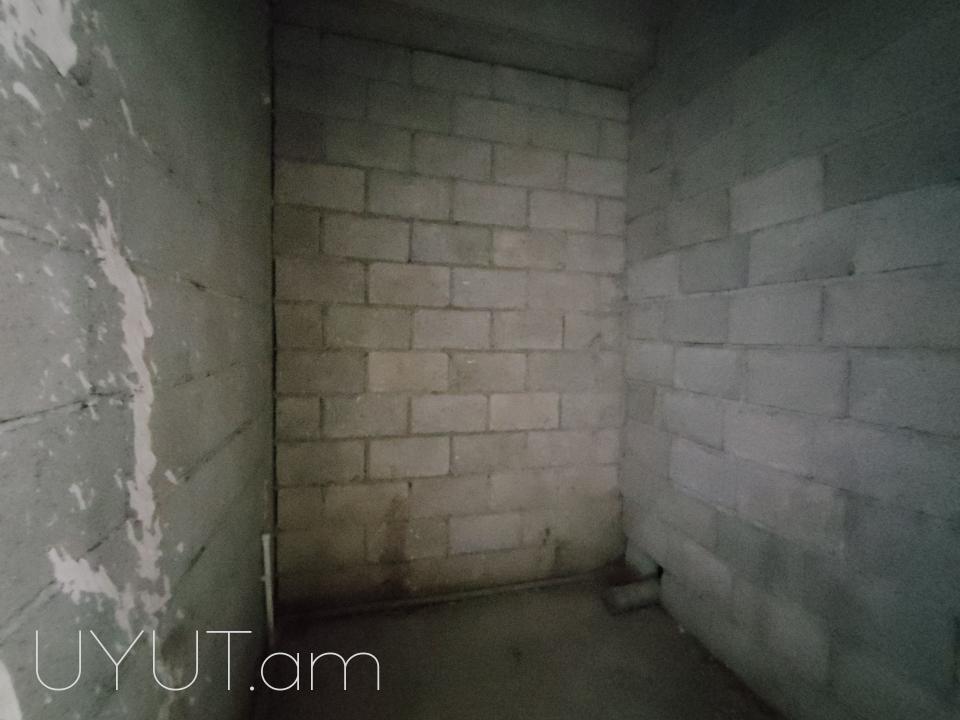 Վաճառվում է 4 սենյականոց բնակարան Ավան-Առինջում, Պարույր Սևակ թաղամասում