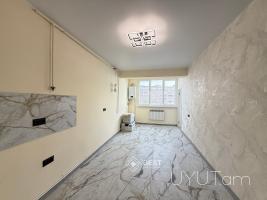 Վաճառվում է 3 սենյականոց բնակարան քարե շենքում Քանաքեռցու փողոցում