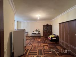Վաճառվում է 3 սենյականոց բնակարան Նորաշեն թաղամասում։