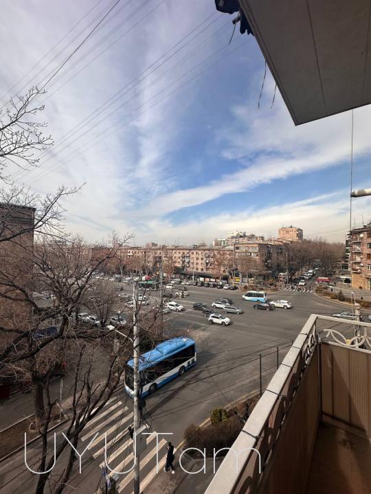 մետրոյից ոչ հեռու Կոմիտաս Գյուլբենկյան խաչմերուկ