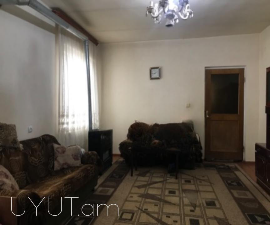 Վաճառվում է եկհարկանի,6-սենյականոց քարե տուն Արմավիրի մարզի գյուղ Շահումյանում