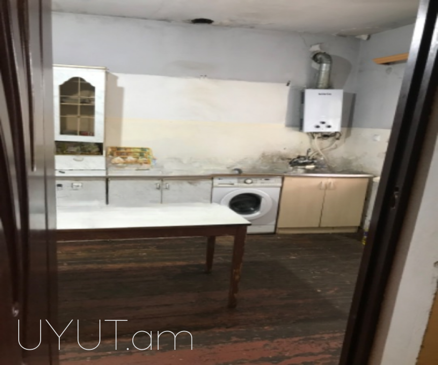 Վաճառվում է եկհարկանի,6-սենյականոց քարե տուն Արմավիրի մարզի գյուղ Շահումյանում