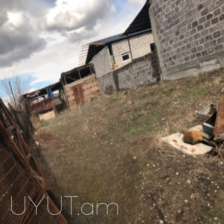 Վաճառվում է եկհարկանի,6-սենյականոց քարե տուն Արմավիրի մարզի գյուղ Շահումյանում