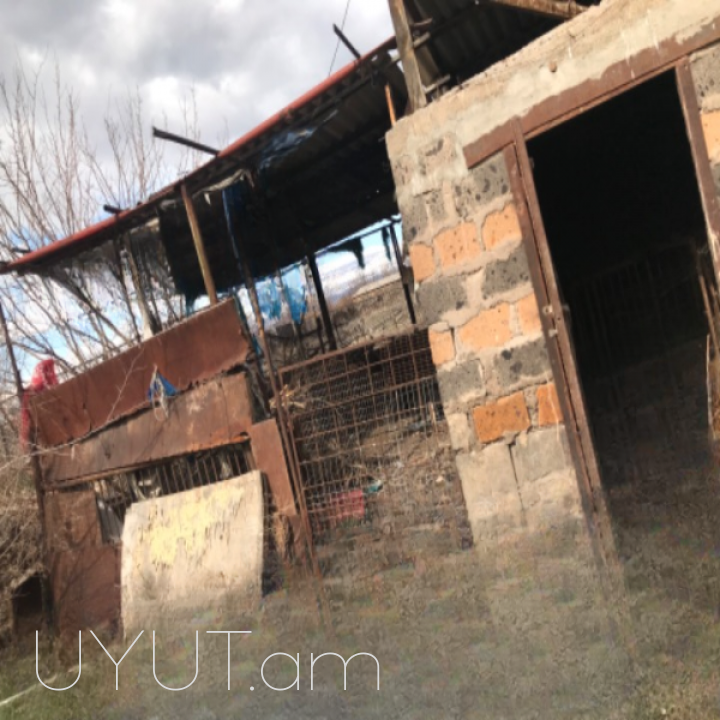 Վաճառվում է եկհարկանի,6-սենյականոց քարե տուն Արմավիրի մարզի գյուղ Շահումյանում