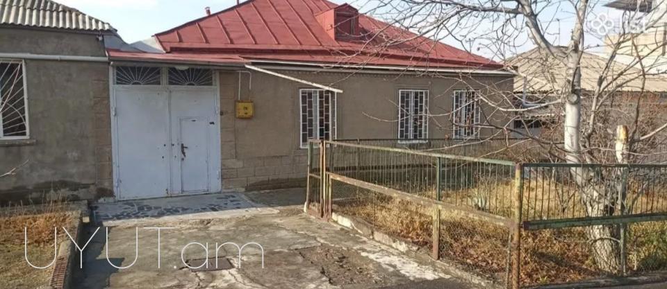 Երկու հարկանի քարե տուն Գրիգոր Զոհրապի փողոցում Աջափնյակում, 235 քմ, 480 քմ հողի վրա, 2 սանհանգույց