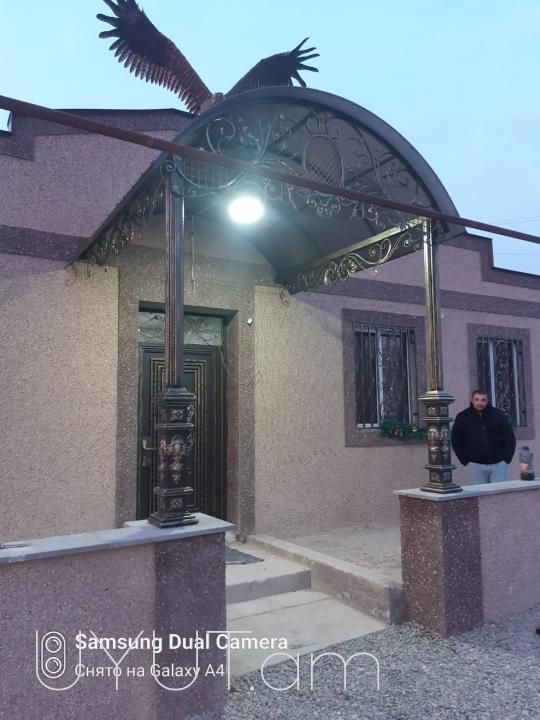 Դարբին, դարբնի գործեր, դարբնագործական նավեսներ, երկաթե դռներ, բազրիքներ,դարբնոց