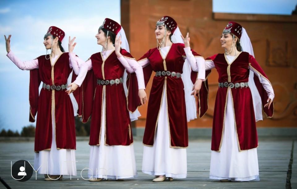 Հարսանեկան շոու, հարսանեկան պար, բակում պարողներ, հրեշտակների պար, harsanekan par
