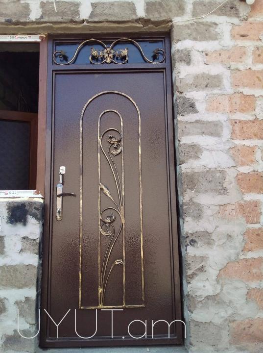 Մուտքի դռներ, տան մուտքի դռներ, դրսի դռներ, բնակարանի մուտքի դռներ, երկաթյա մուտքի դռներ, երկաթյա դռներ