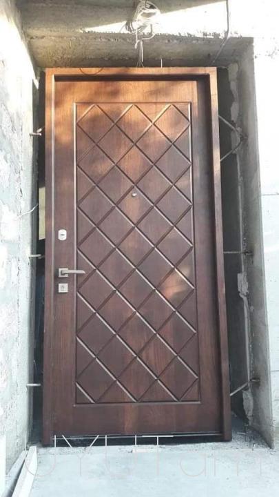 Մուտքի դռներ, տան մուտքի դռներ, դրսի դռներ, բնակարանի մուտքի դռներ, երկաթյա մուտքի դռներ, երկաթյա դռներ